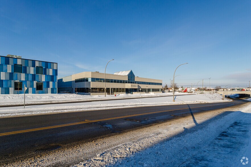 More Photos Of 1995 55E Av, Dorval Office For Lease