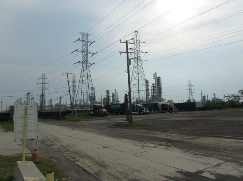 More Photos Of 17065 Hess St, Melvindale Manufacturing For Sale