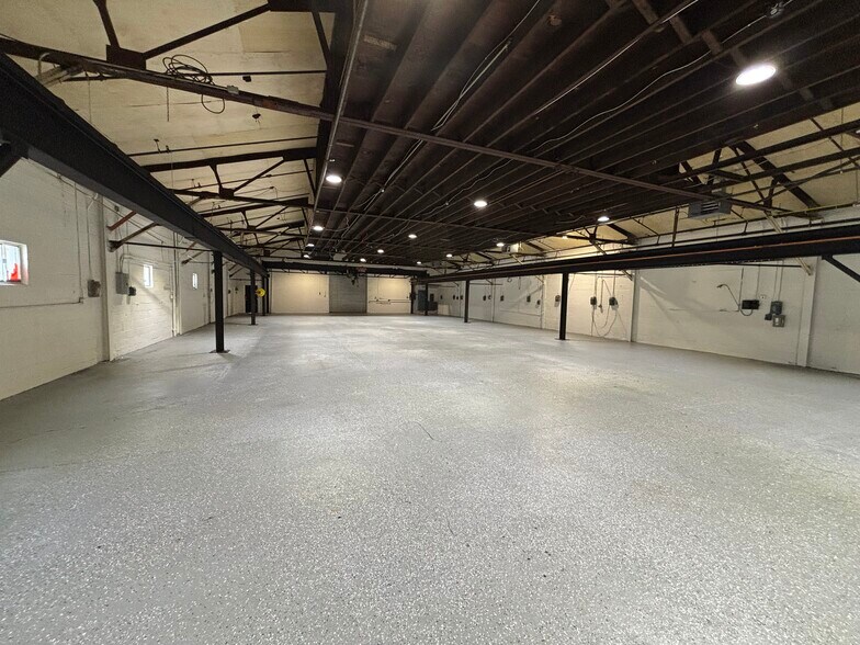 More Photos Of 1600 Bannard St, Cinnaminson Warehouse For Lease