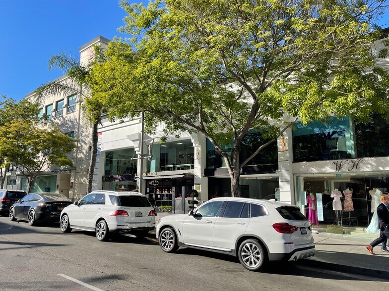 More Photos Of 220-228 N Canon Dr, Beverly Hills Loft Creative Space For Lease