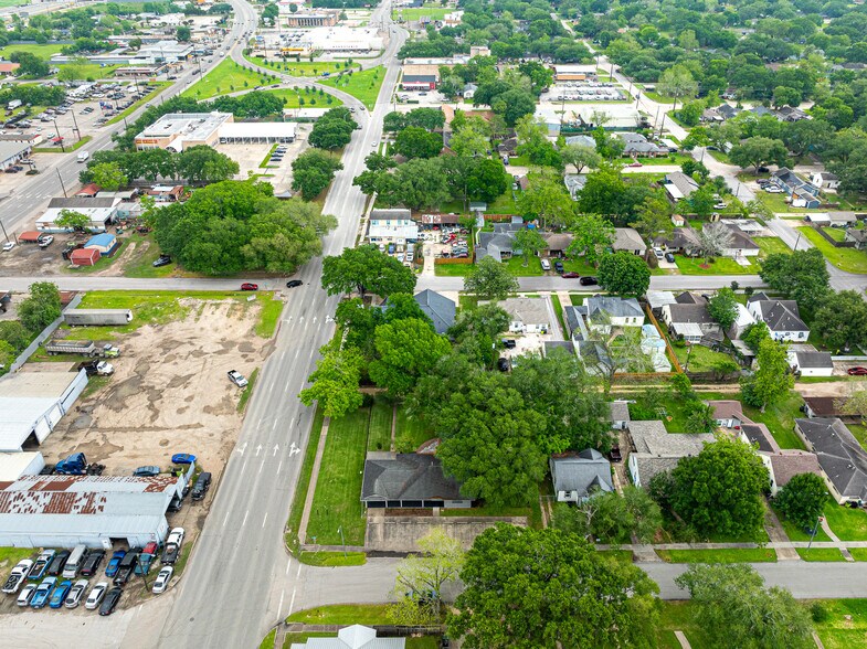More Photos Of 1105 San Jacinto St, Rosenberg Office For Sale