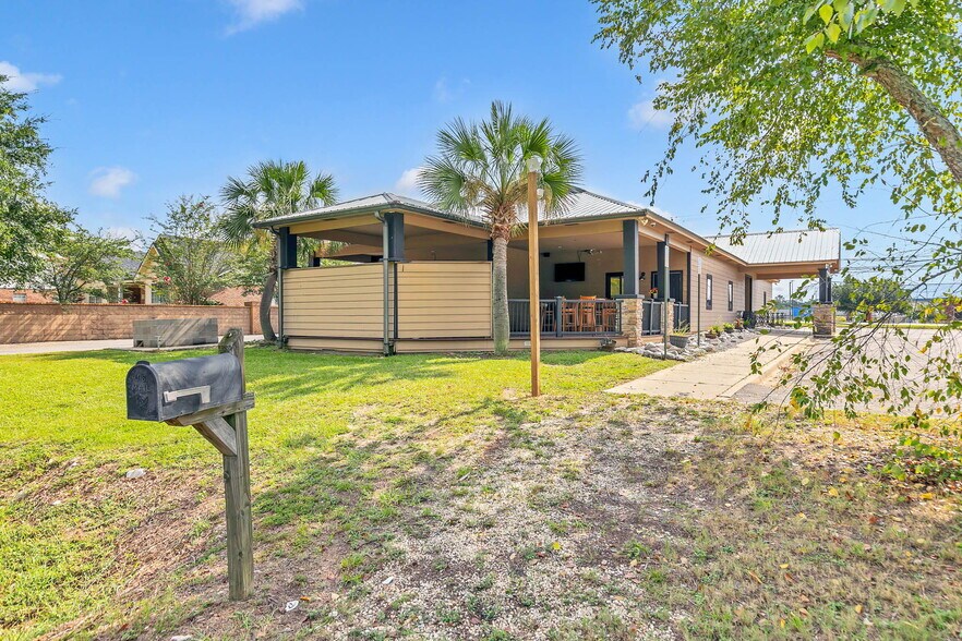 More Photos Of 2579 Douglas Ave, Brewton Restaurant For Sale