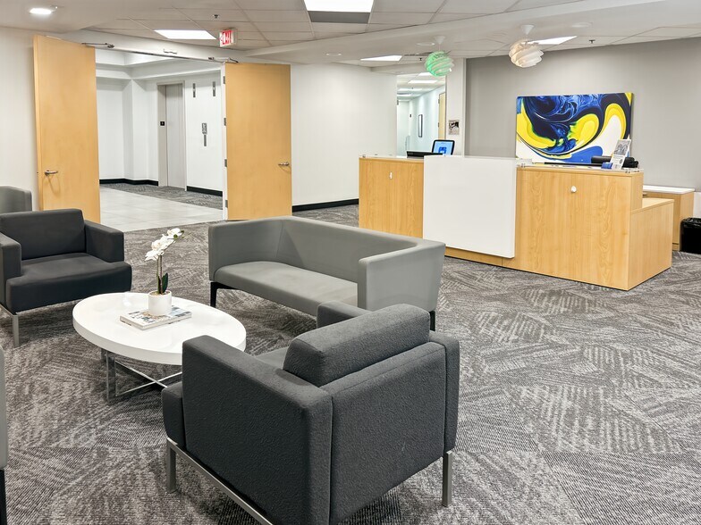 More Photos Of 450 E 96th St, Indianapolis Coworking Space