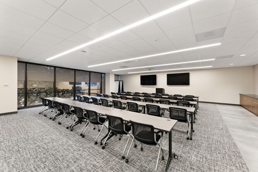More Photos Of 9601 McAllister Fwy, San Antonio Office For Lease
