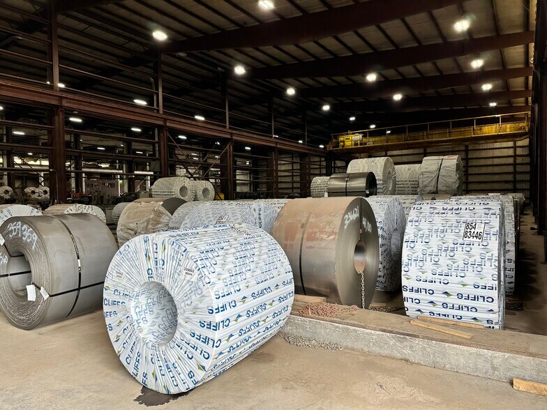 More Photos Of 5443 W 70th Pl, Bedford Park Manufacturing For Sale