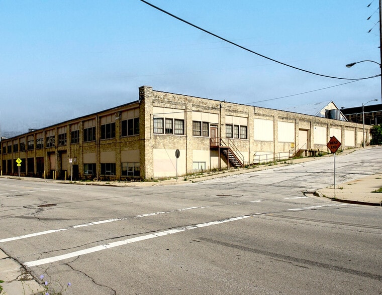 Primary Photo Of 1500-1538 W Saint Paul Ave, Milwaukee Manufacturing For Sale