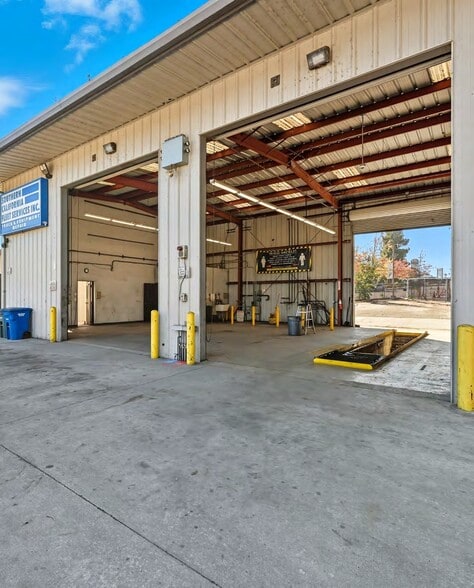 More Photos Of 9690-9694 Black Mountain Rd, San Diego Service For Lease