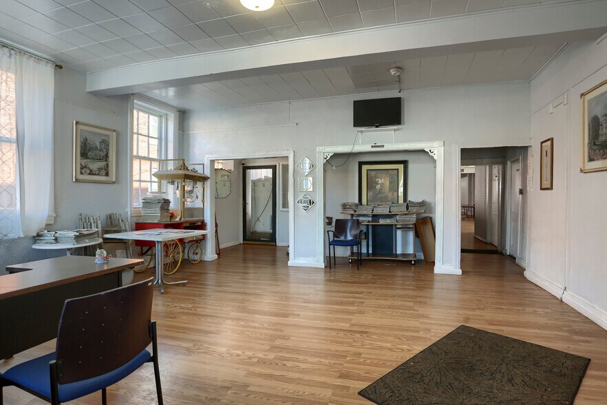 More Photos Of 1347 Howard St, Harrisburg Light Manufacturing For Sale