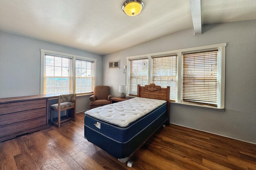 More Photos Of 25 Vista Point Rd, Santa Fe Healthcare For Sale