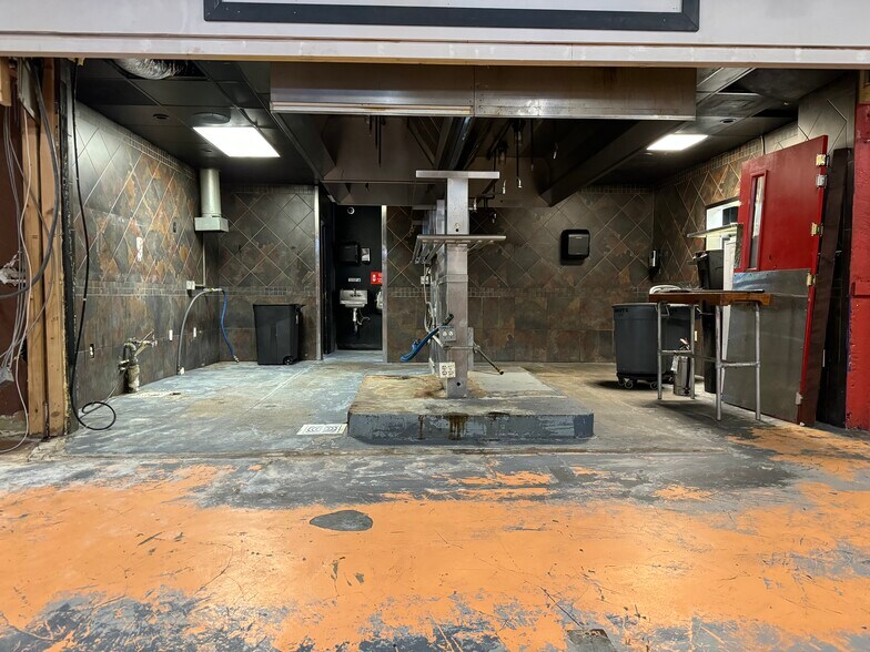 More Photos Of 1525 4th St, Sarasota Restaurant For Lease