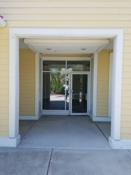 More Photos Of 960-970 Harris Rd, Grayslake Coworking Space