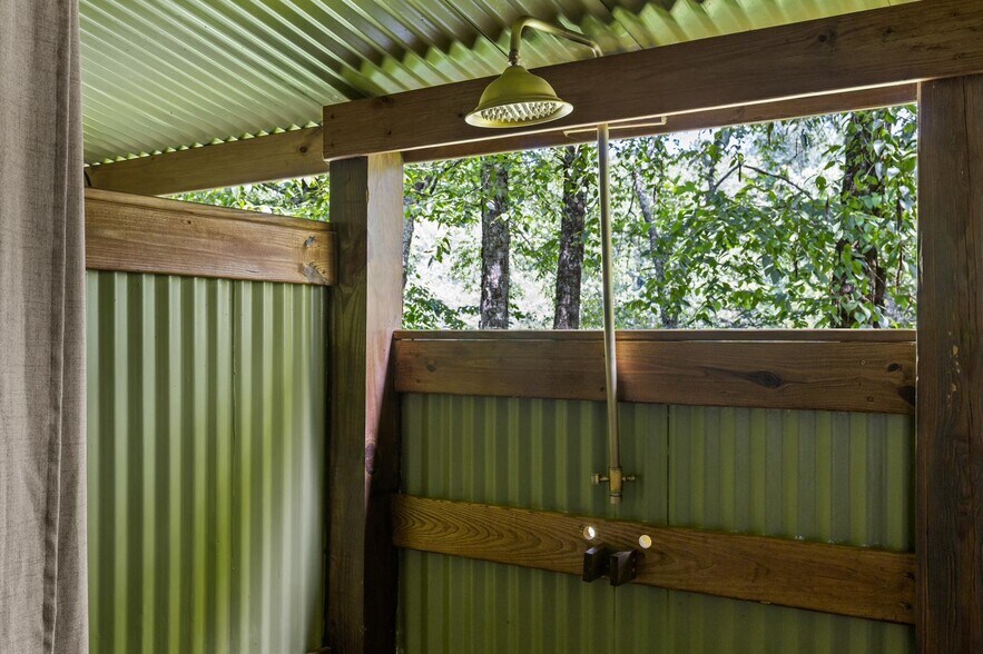 More Photos Of 32 Owl Creek Rd, Murphy Trailer Camper Park For Sale