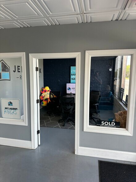 More Photos Of 206 N Church St, Lexington Freestanding For Lease