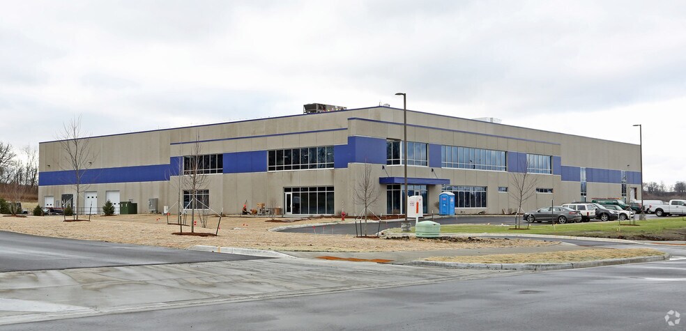 More Photos Of 155 W Dewey Dr, Mukwonago Manufacturing For Sale