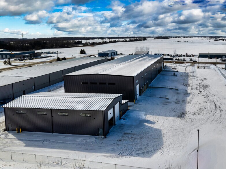 More Photos Of 390 Hudson Dr, Dorchester Warehouse For Lease