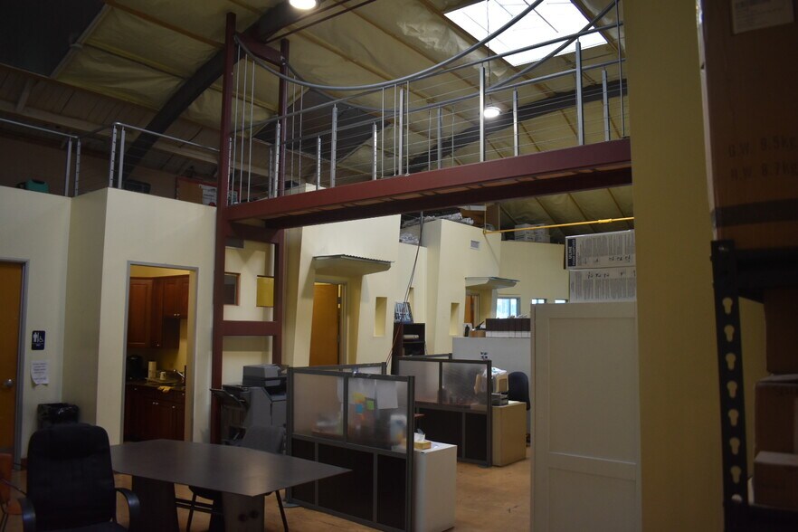 More Photos Of 5508 Santa Fe Ave, Los Angeles Light Manufacturing For Sale