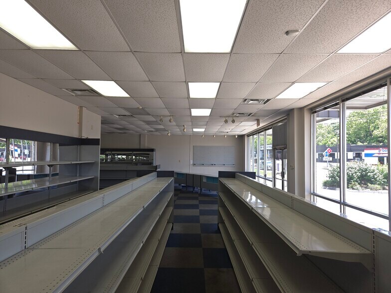 More Photos Of 3002 Lee Hwy, Bristol Freestanding For Lease
