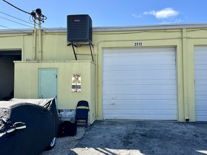 More Photos Of 2301-2325 NW 30th St, Oakland Park Warehouse For Sale