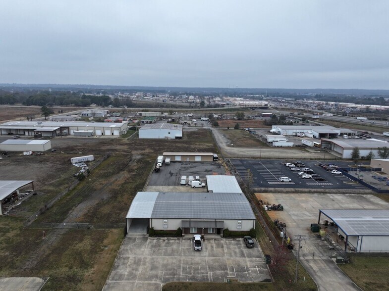 More Photos Of 980 Runway Dr, Conway Warehouse For Sale
