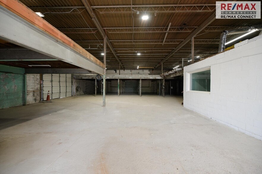More Photos Of 2850 Cromwell Rd, Norfolk Warehouse For Sale