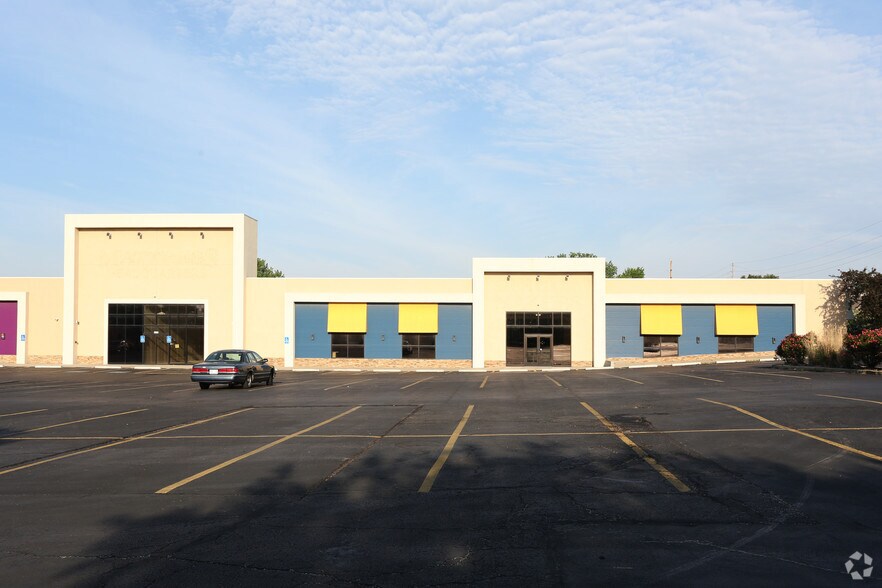 More Photos Of 2525 Iowa St, Lawrence Freestanding For Lease