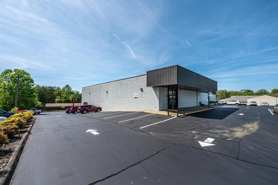 More Photos Of 721 Malcolm Blvd, Rutherford College Medical For Lease