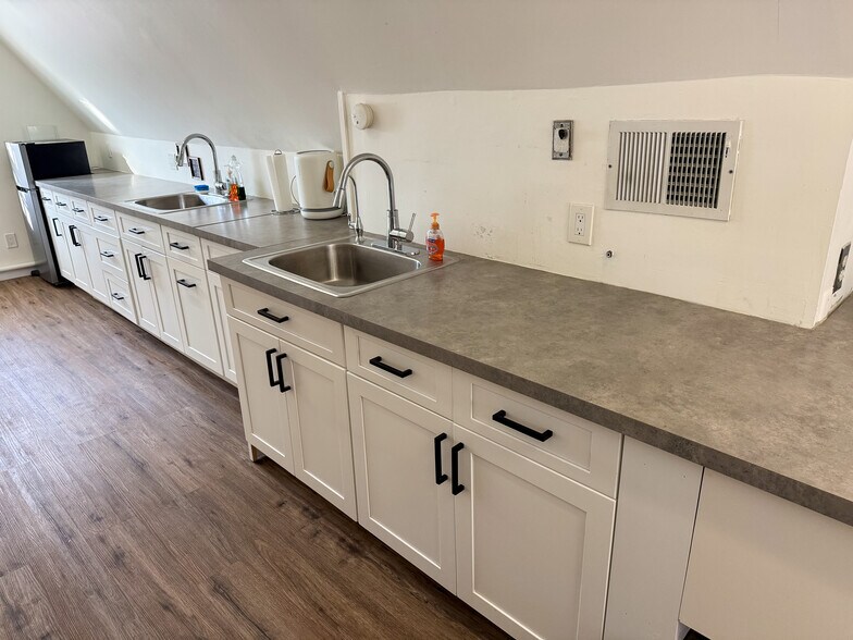 More Photos Of 304 Bloomfield Ave, Verona Medical For Lease