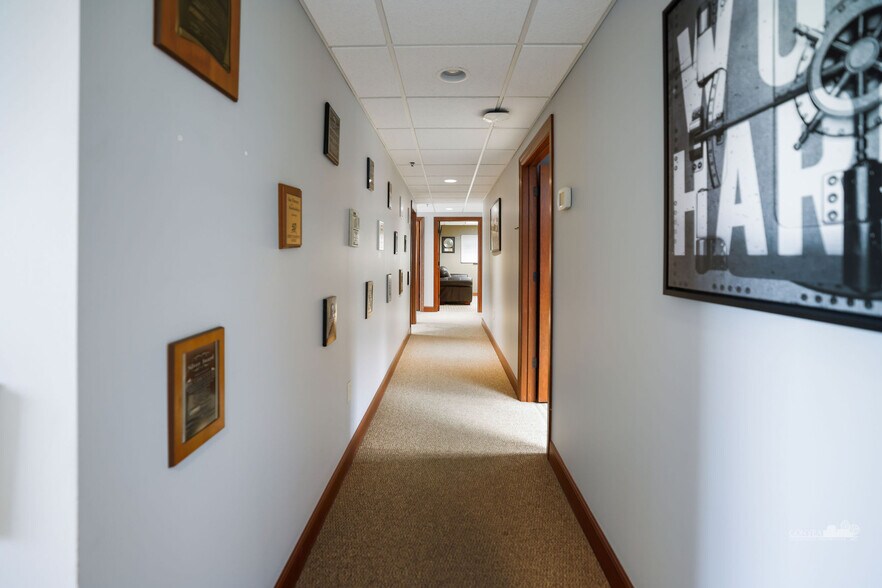 More Photos Of 2200 W Highway 13 W, Burnsville Warehouse For Lease