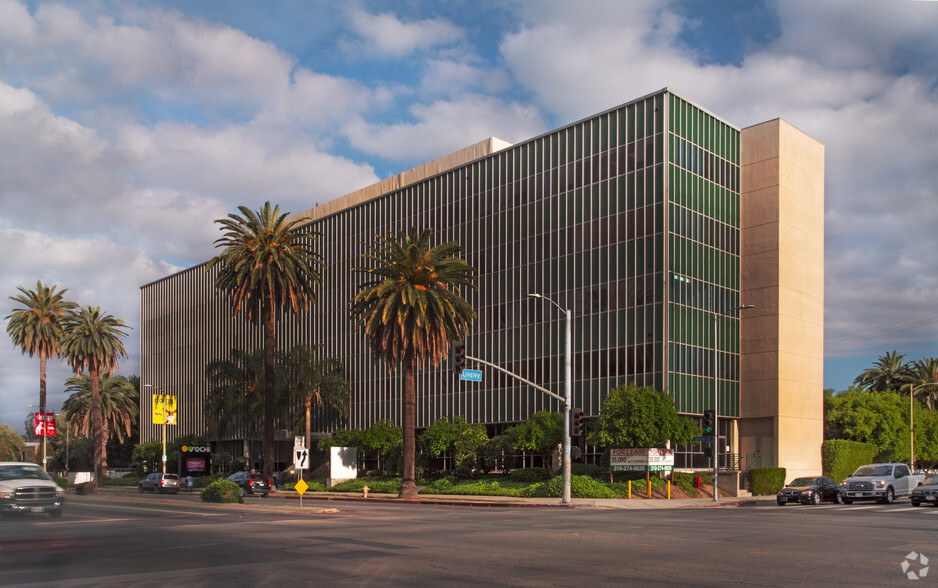 Primary Photo Of 18040 Sherman Way, Reseda Medical For Lease