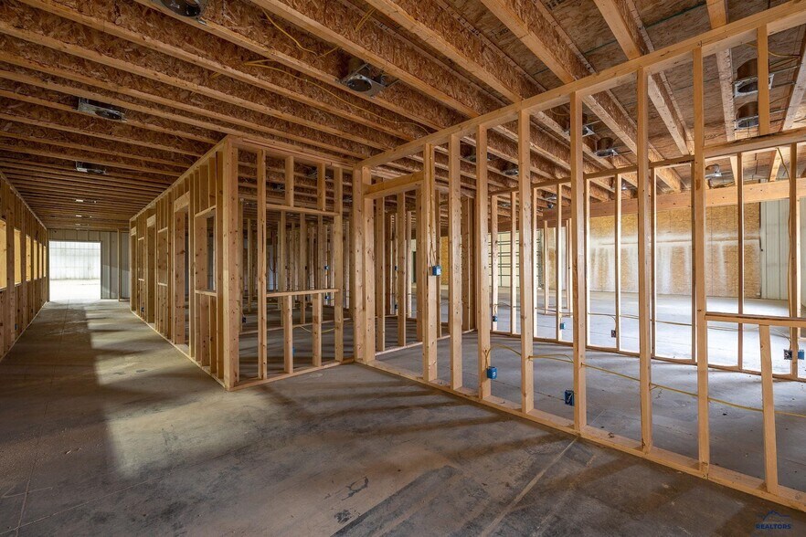 More Photos Of 27592 N 79 Hwy, Hot Springs Warehouse For Lease