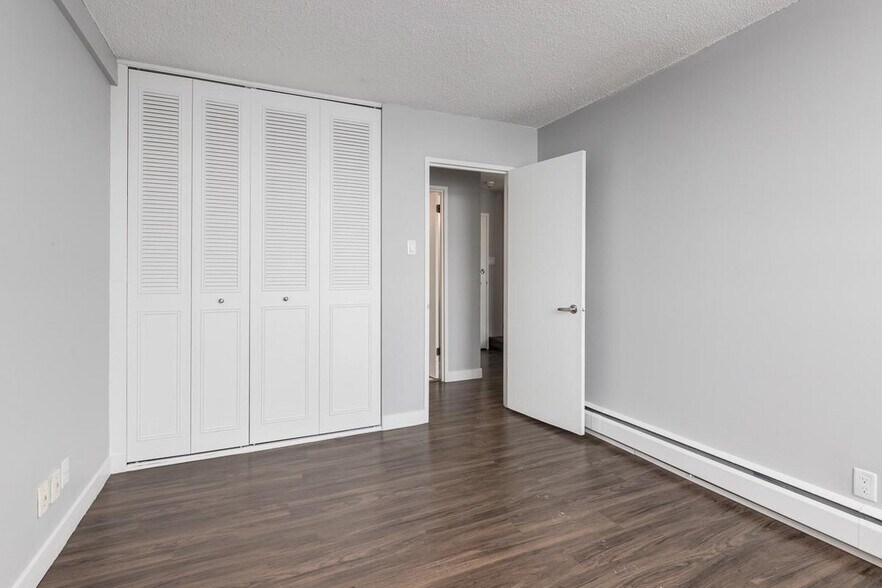 More Photos Of 2105 90 Av SW, Calgary Apartments For Lease