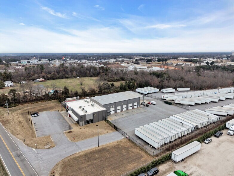 More Photos Of 438 Mayfield Rd, Duncan Flex For Sale