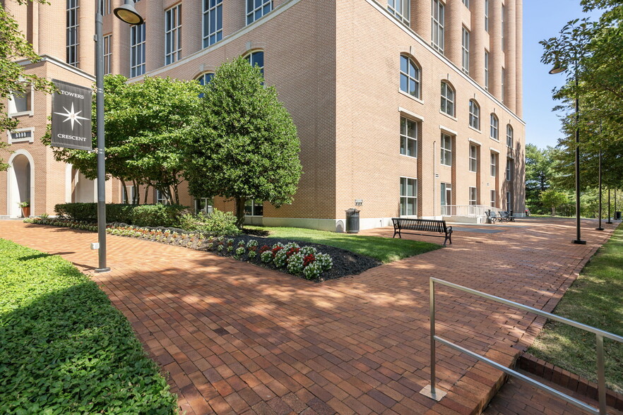 More Photos Of 8000 Towers Crescent Dr, Vienna Office For Lease