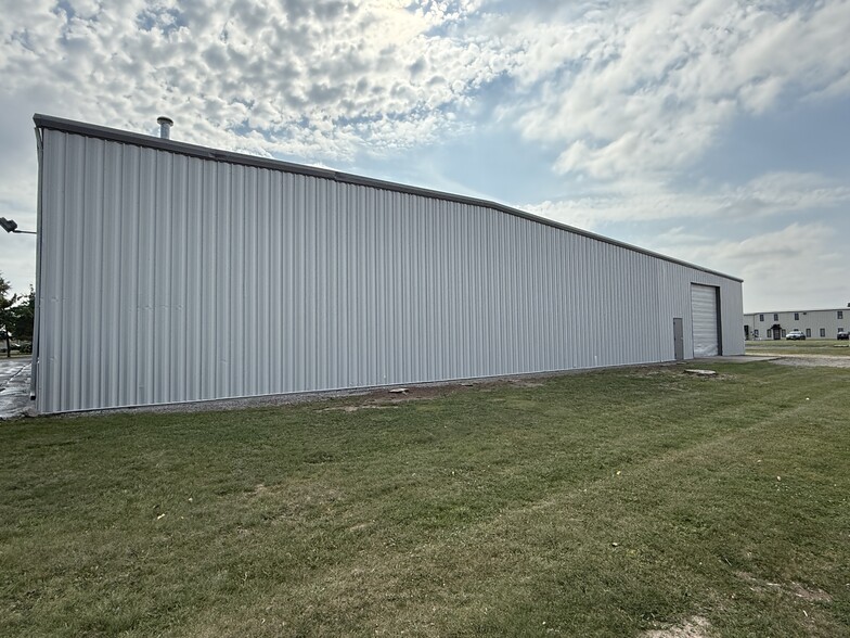 More Photos Of 2927 N Roemer Rd, Appleton Manufacturing For Lease
