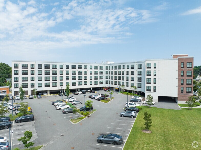 More Photos Of 10-40 Station Dr, Wyandanch Apartments For Lease