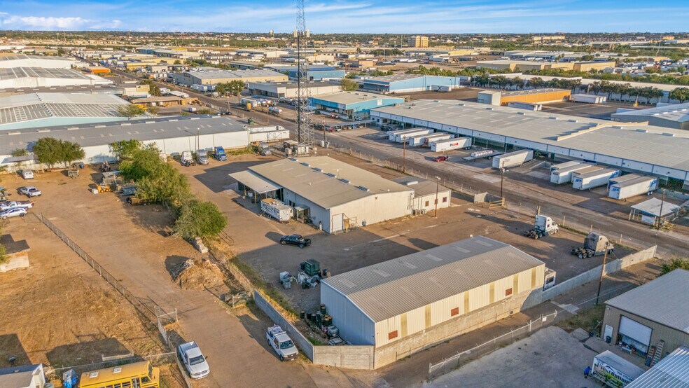 More Photos Of 8210 San Gabriel Dr, Laredo Warehouse For Lease