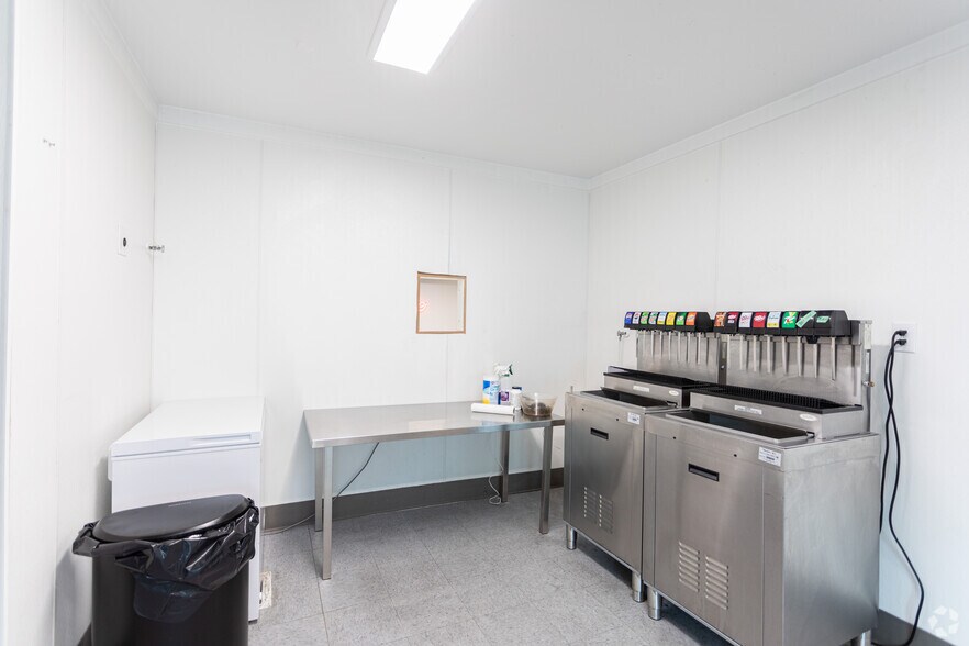 More Photos Of 495 W University Pky, Orem General Retail For Sale