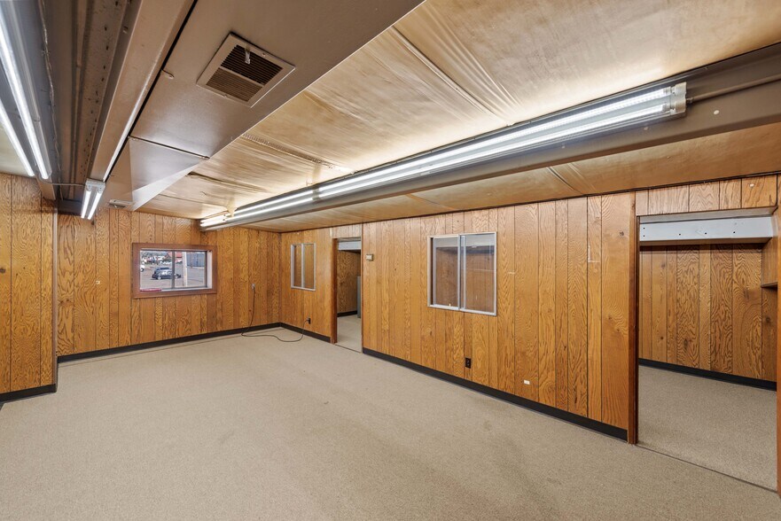 More Photos Of 225 W Lockhart Ave, Coos Bay Warehouse For Sale
