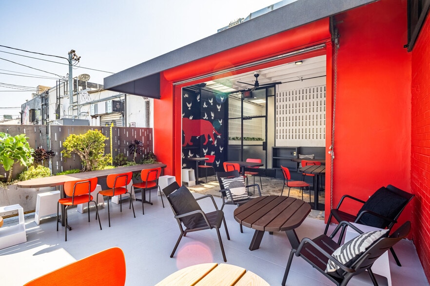 More Photos Of 452-456 N Fairfax Ave, Los Angeles Storefront For Lease