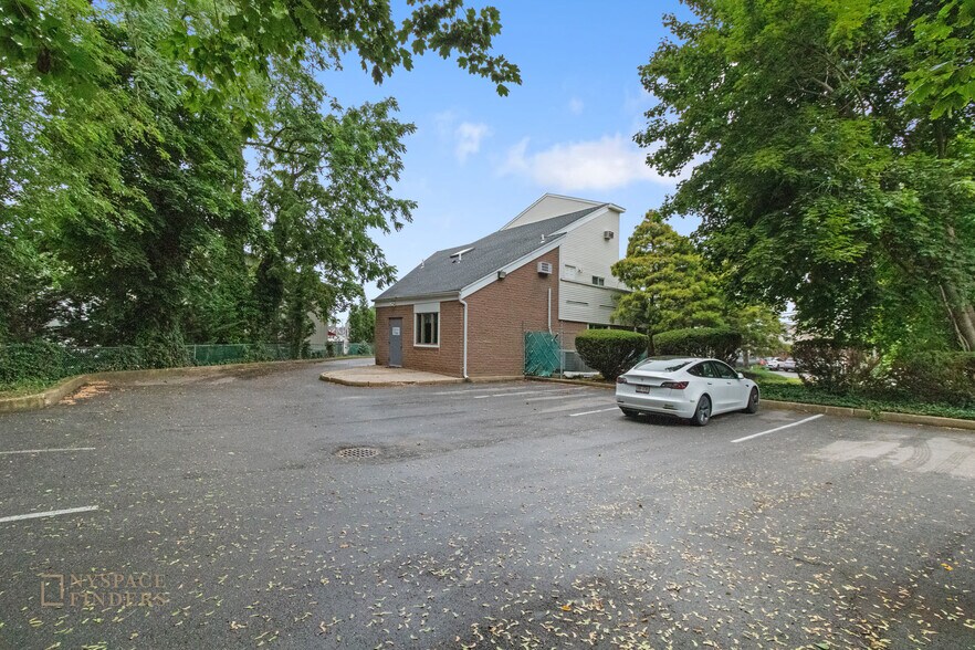 More Photos Of 60 E Main St, Kings Park Office For Lease