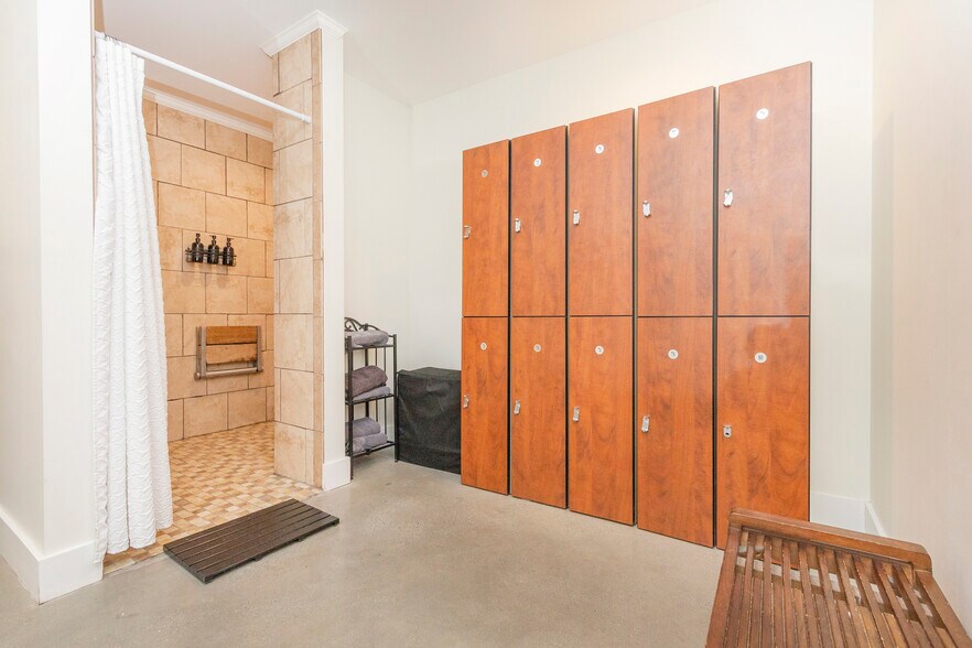 More Photos Of 107 E Orr St, Anderson Specialty For Sale