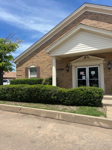 More Photos Of 4401-4405 NW 4th St, Oklahoma City Medical For Sale