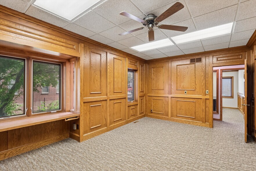 More Photos Of 535 Main St, Ames Office For Lease