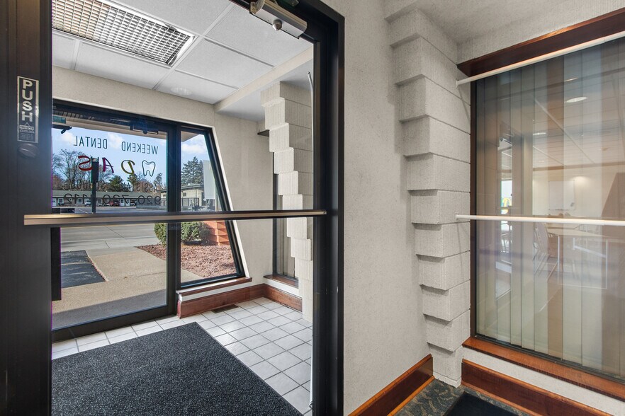 More Photos Of 2600 N Richmond St, Appleton Medical For Sale