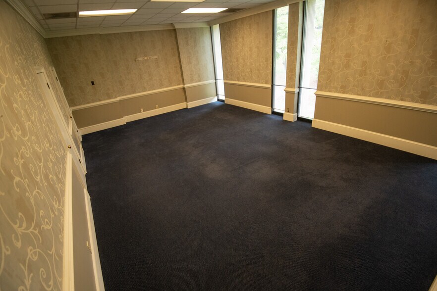 More Photos Of 1330 N Park St, Carrollton Medical For Lease