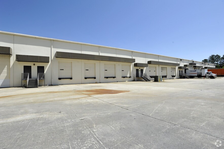 More Photos Of 3715 Atlanta Industrial Pky NW, Atlanta Warehouse For Lease