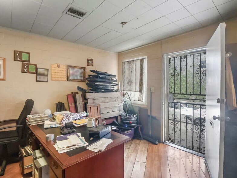 More Photos Of 2655 Short St, Los Angeles Light Manufacturing For Sale