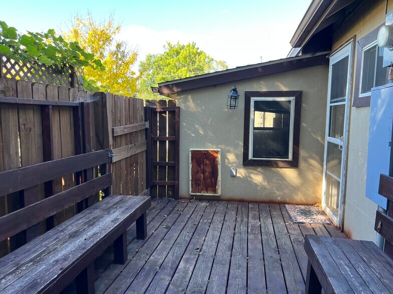 More Photos Of 804 S Bailey Ave, North Platte Flex For Sale