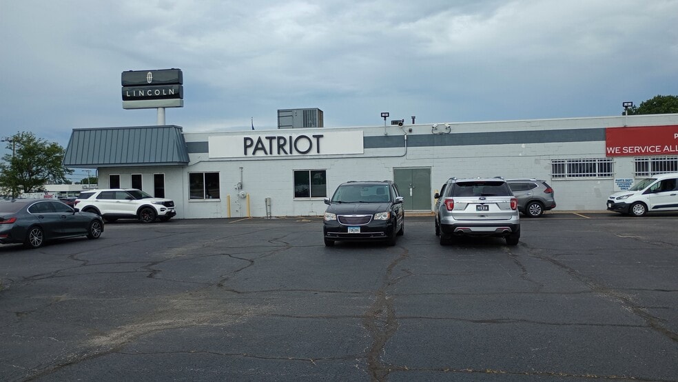 More Photos Of 520 W Kimberly Rd, Davenport Auto Dealership For Lease