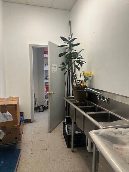 More Photos Of 7107 E Main St, Reynoldsburg Freestanding For Lease